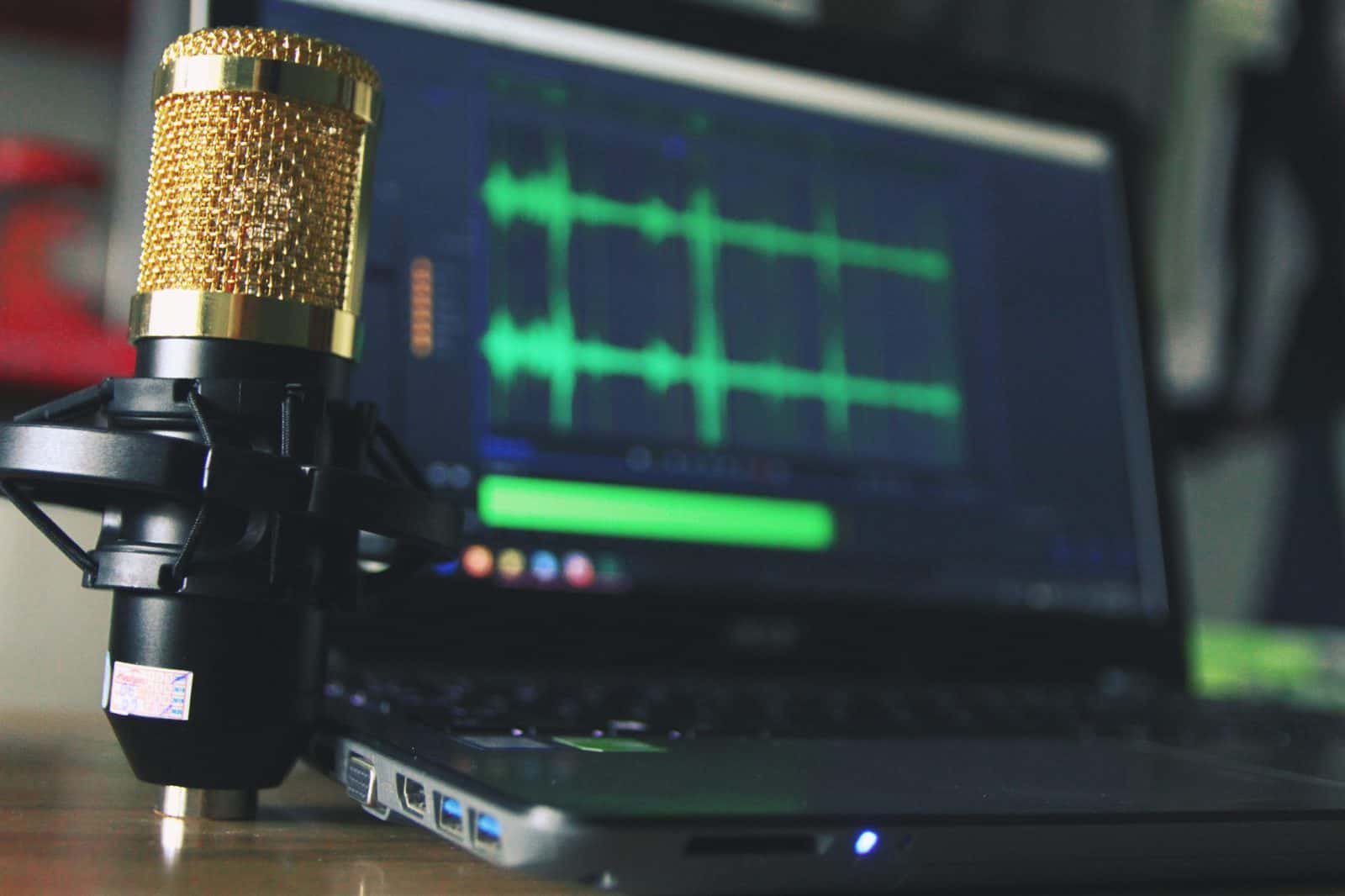 11 Amazing Ecommerce Podcasts to Grow Your Business